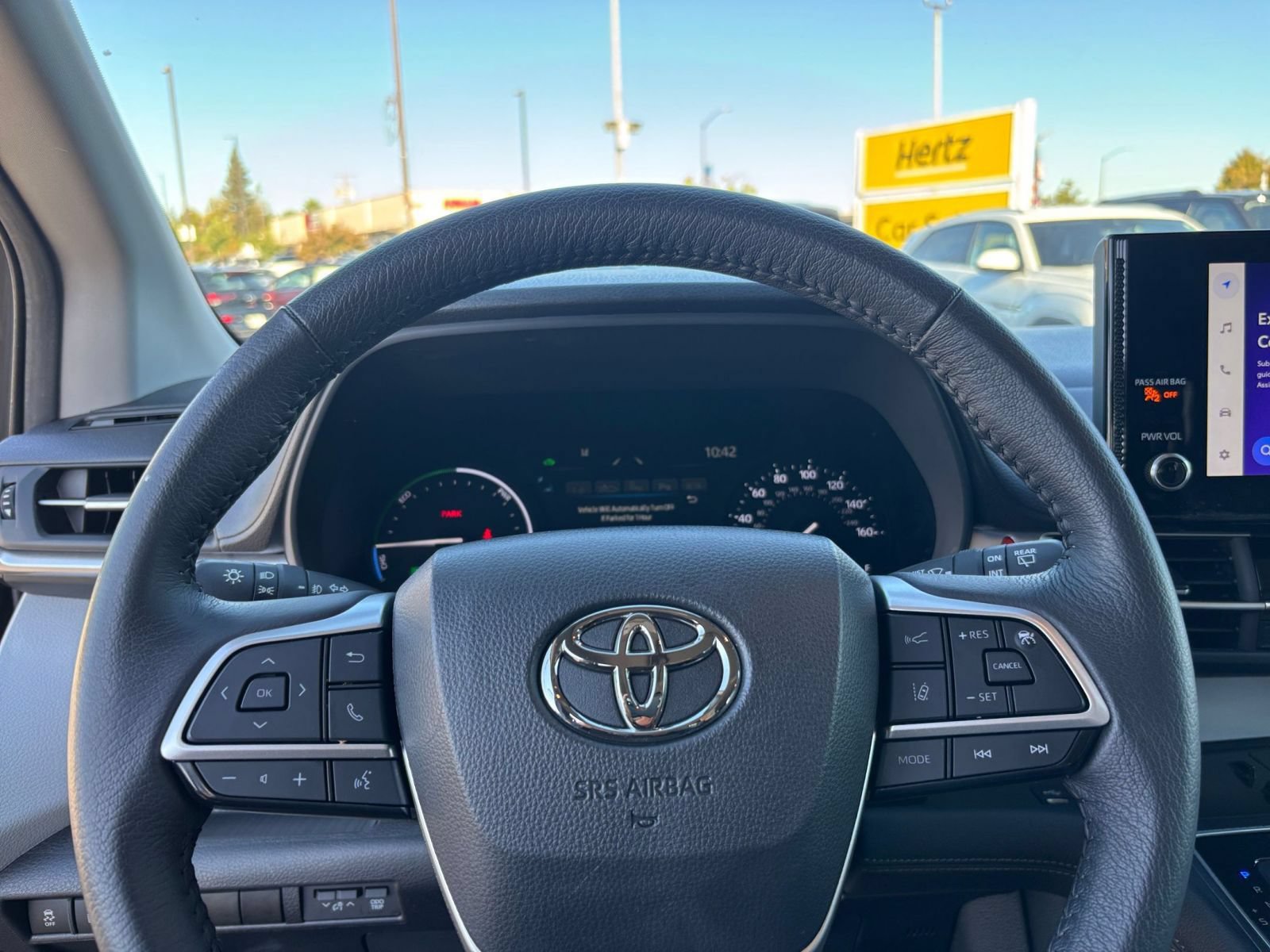 Used 2025 Toyota Sienna XLE FWD image 29