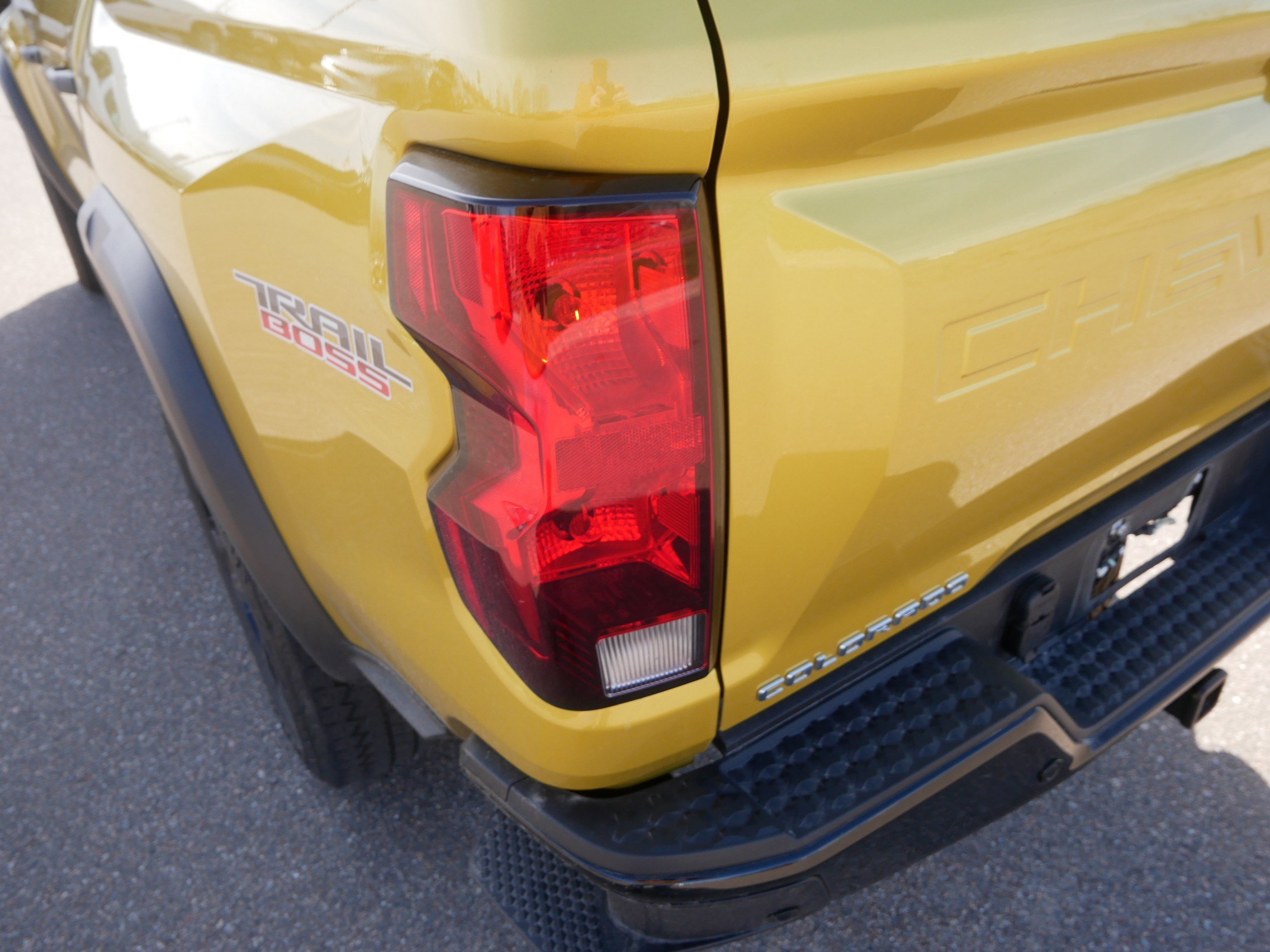 Used 2023 Chevrolet Colorado Trail Boss w/ Technology Package AWD/4WD image 18