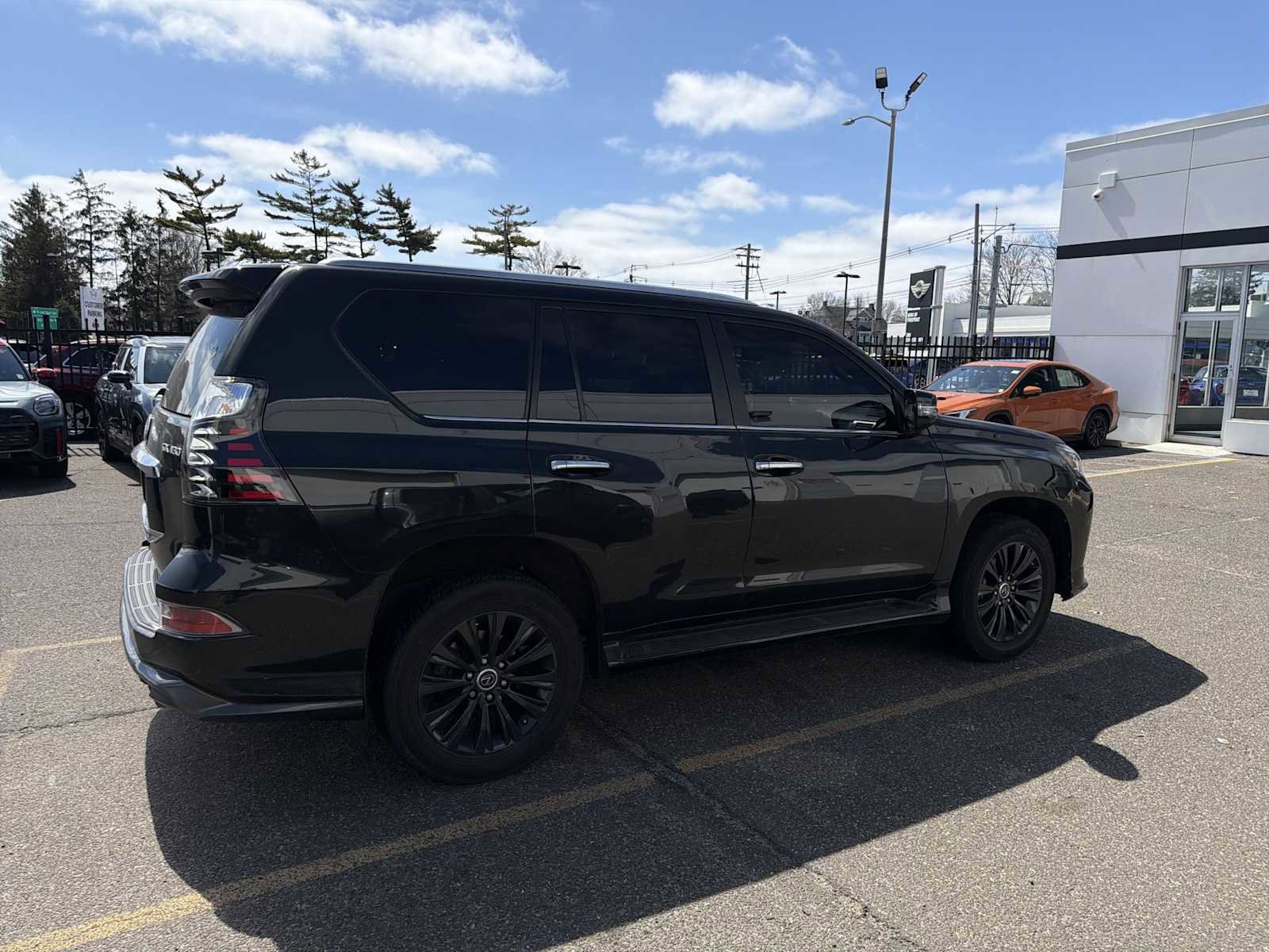 Used 2023 Lexus GX 460 Premium w/ Accessory Package image 6