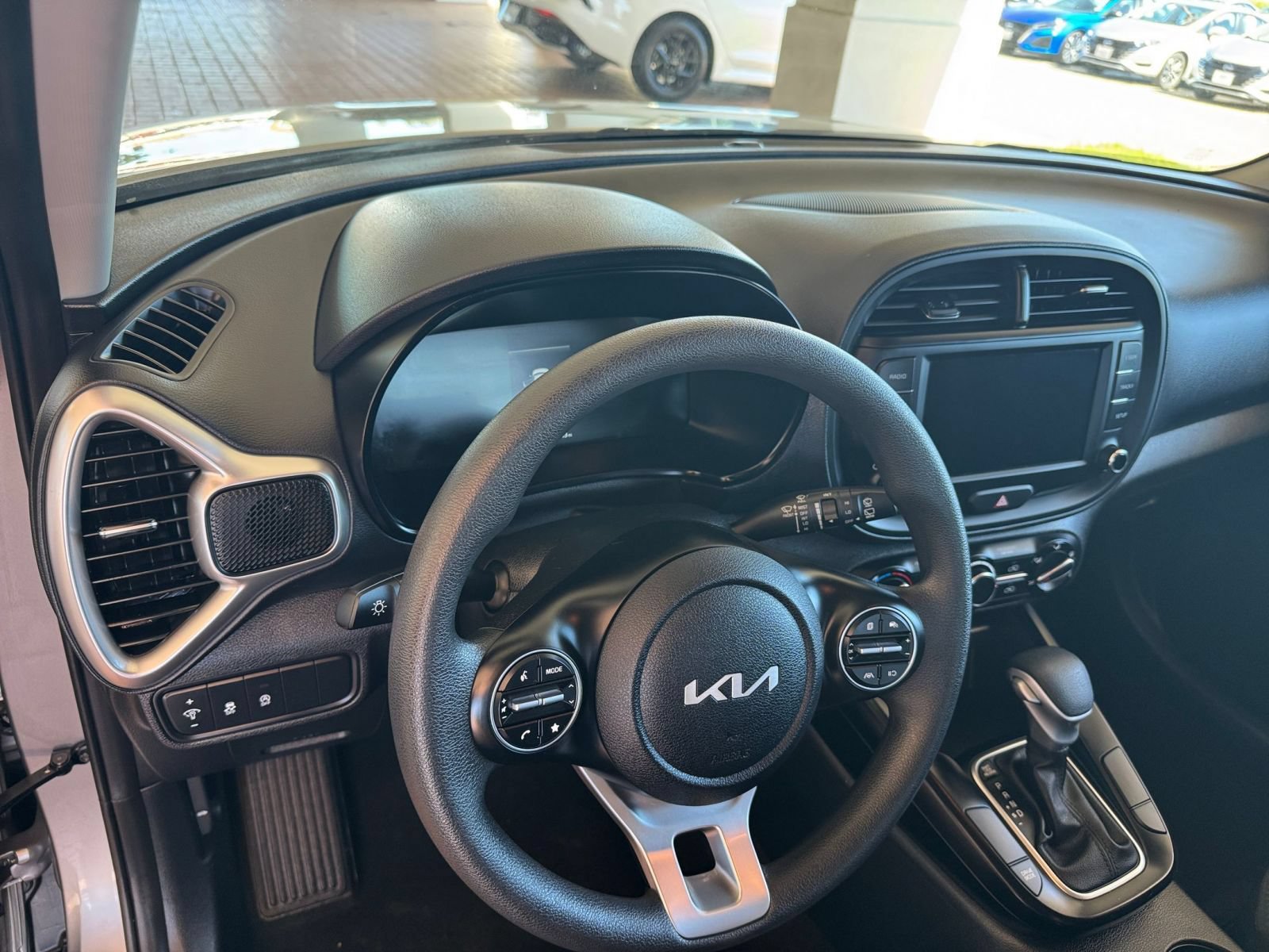 Used 2025 Kia Soul LX w/ LX Technology Package FWD image 34