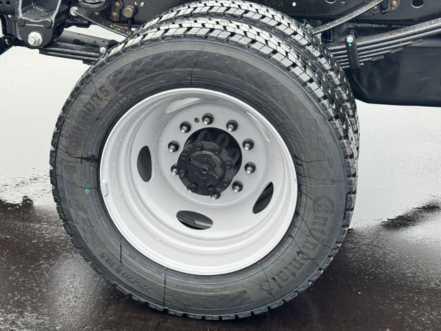 New 2025 Ford F550 4x4 Regular Cab Super Duty image 9