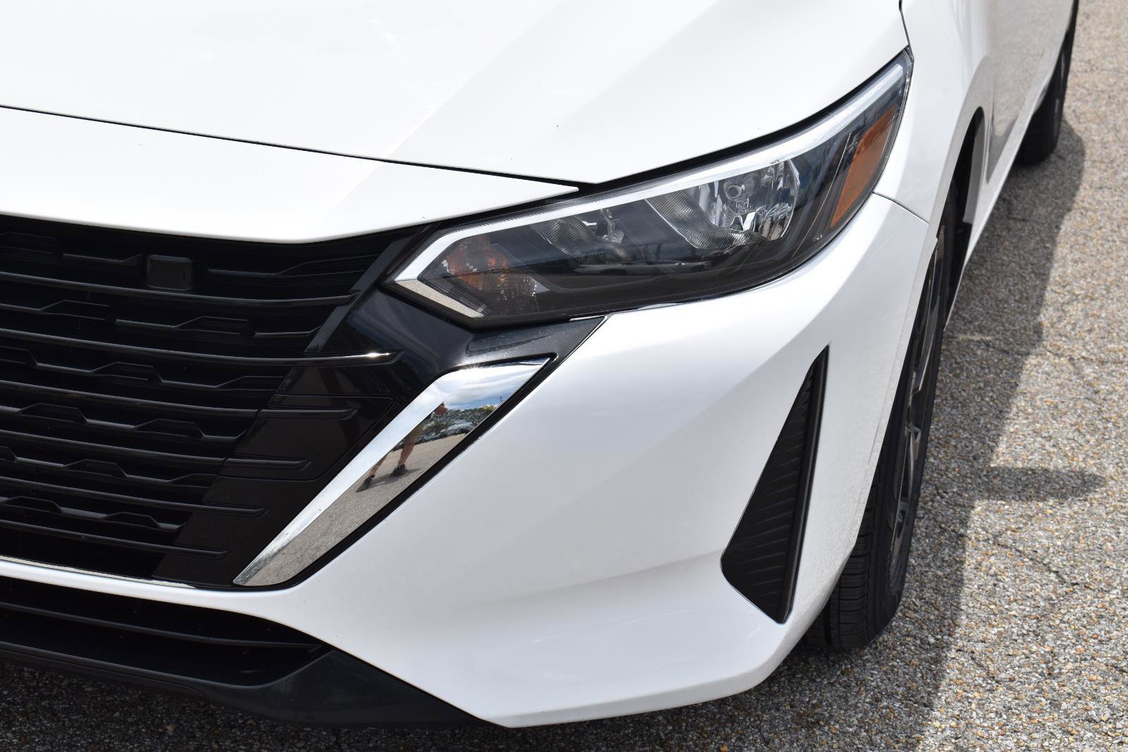 Used 2024 Nissan Sentra SV FWD image 17