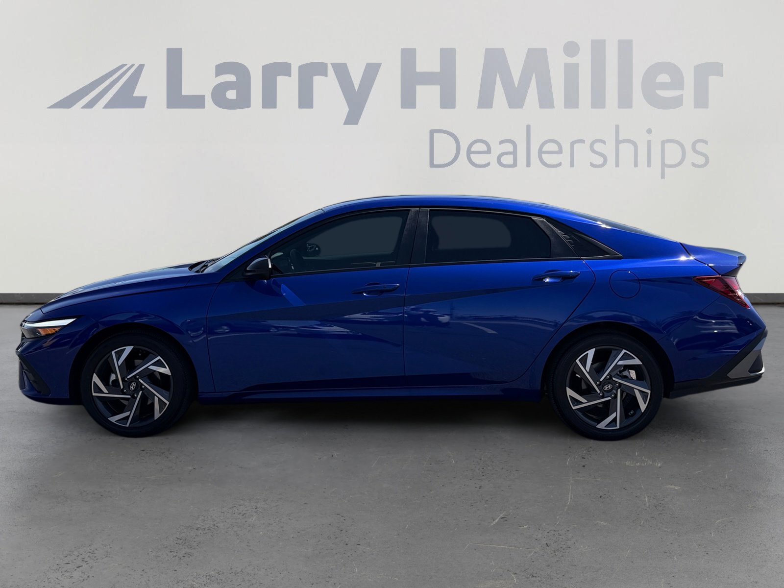 Certified 2025 Hyundai Elantra Sport FWD image 2