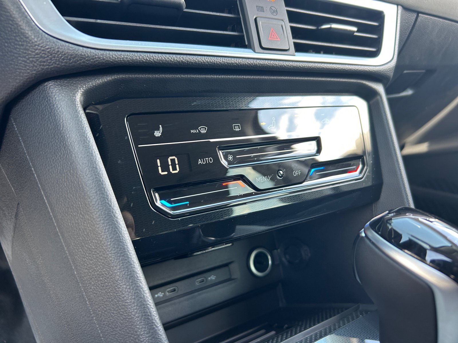 New 2026 Volkswagen Taos SE AWD/4WD image 12