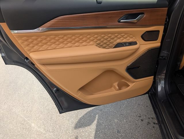 New 2026 Jeep Grand Cherokee L Summit w/ Advanced Protech Group IV AWD/4WD image 28