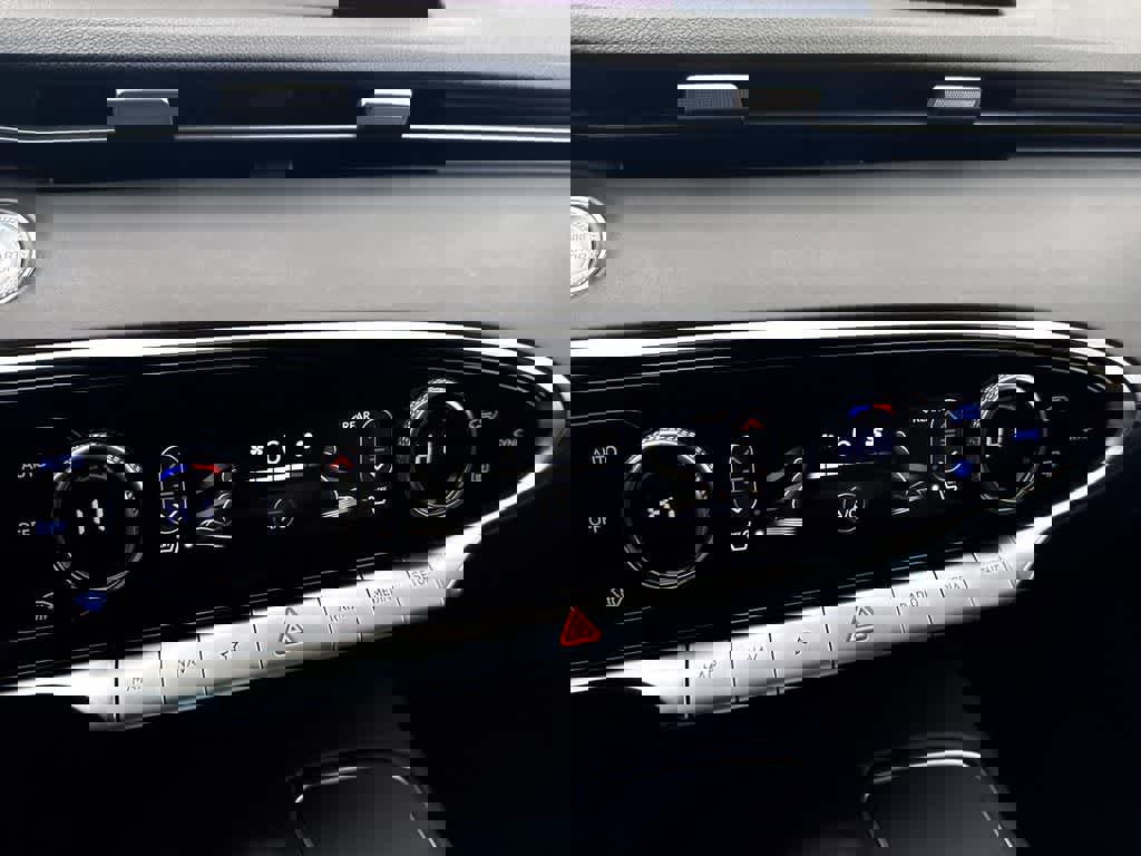 Used 2023 Genesis GV70 2.5T w/ Winter Weather Package image 23