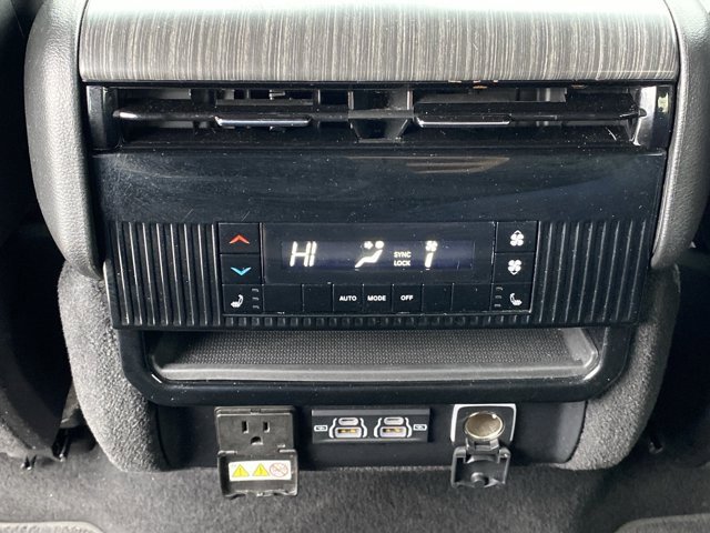 Used 2023 Jeep Wagoneer Series III w/ Preferred Equipment Group image 14