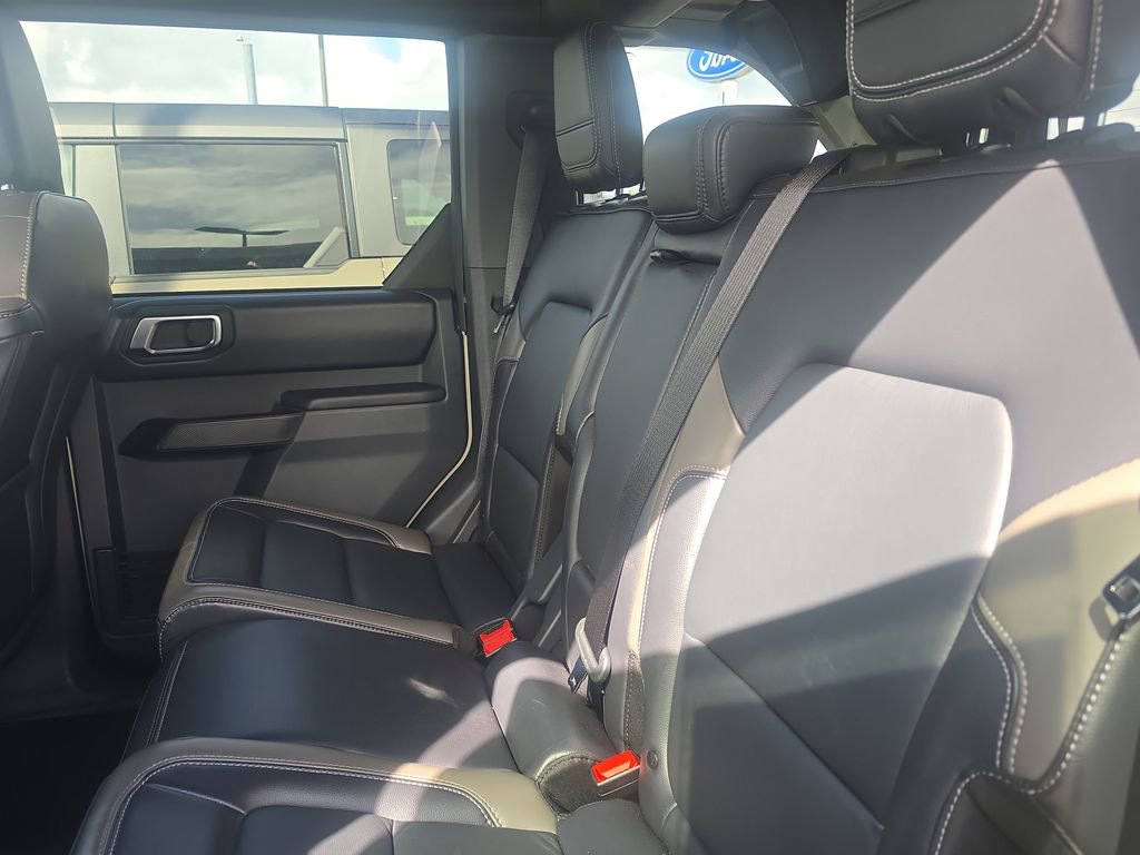Used 2025 Ford Bronco Outer Banks image 18