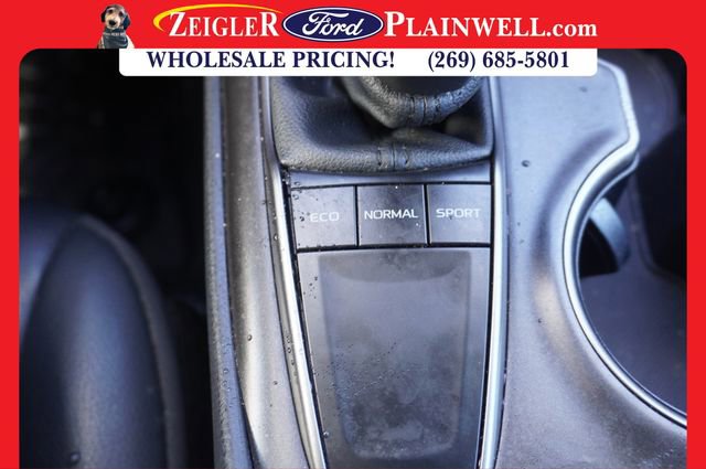 Used 2023 Toyota Camry SE image 16