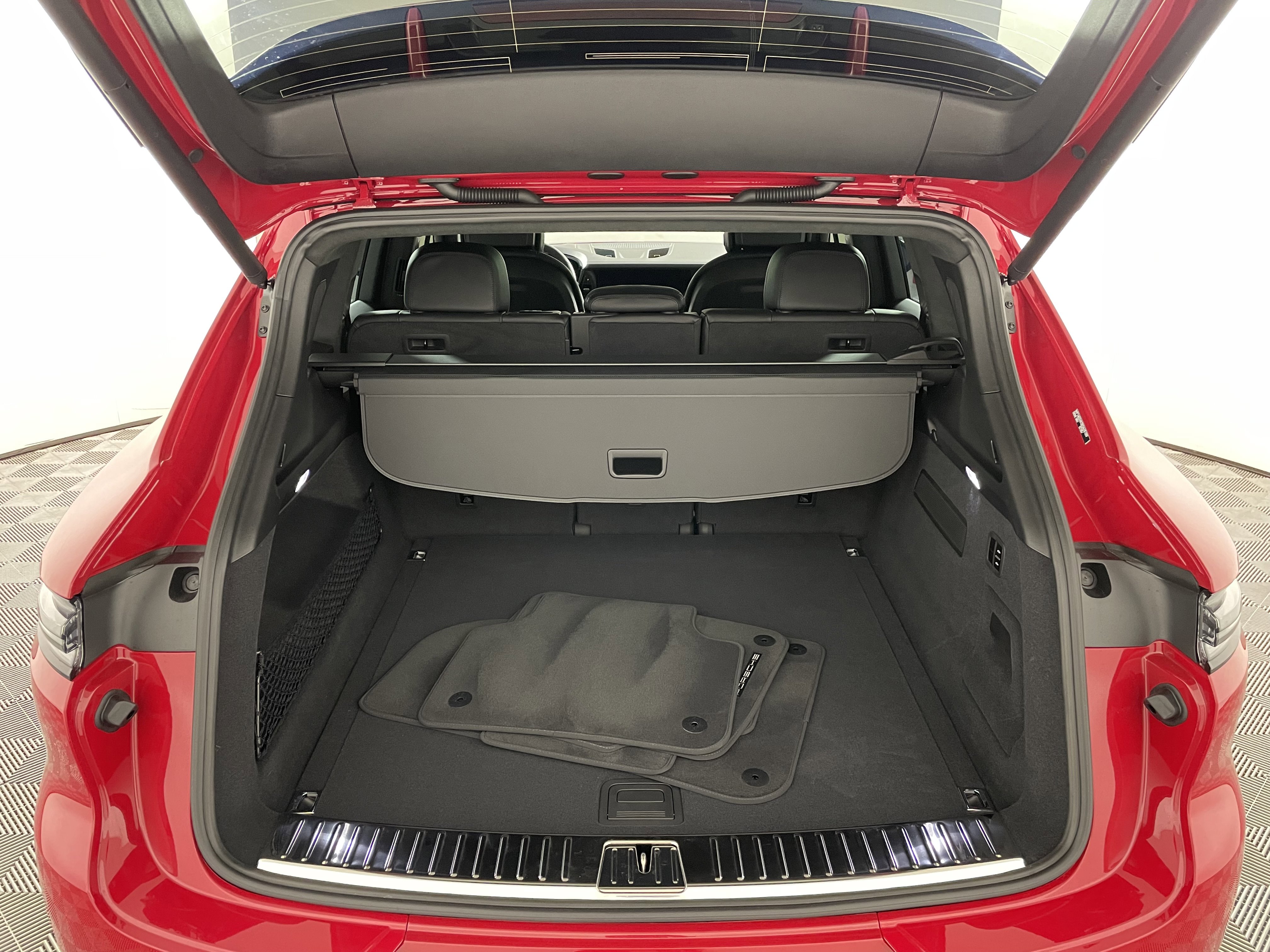 Used 2025 Porsche Cayenne GTS image 21