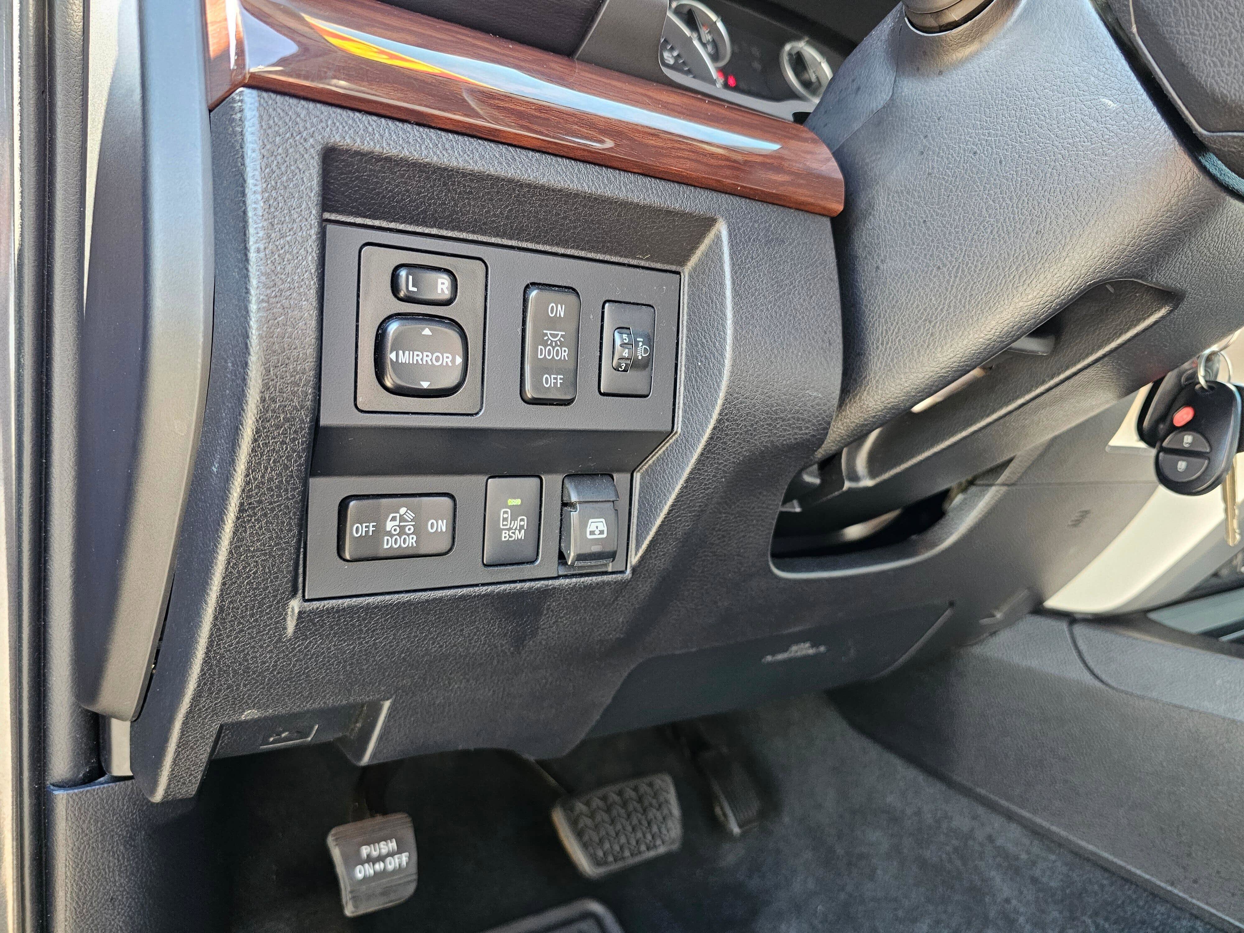 Used 2014 Toyota Tundra Limited w/ Limited Premium Package image 21