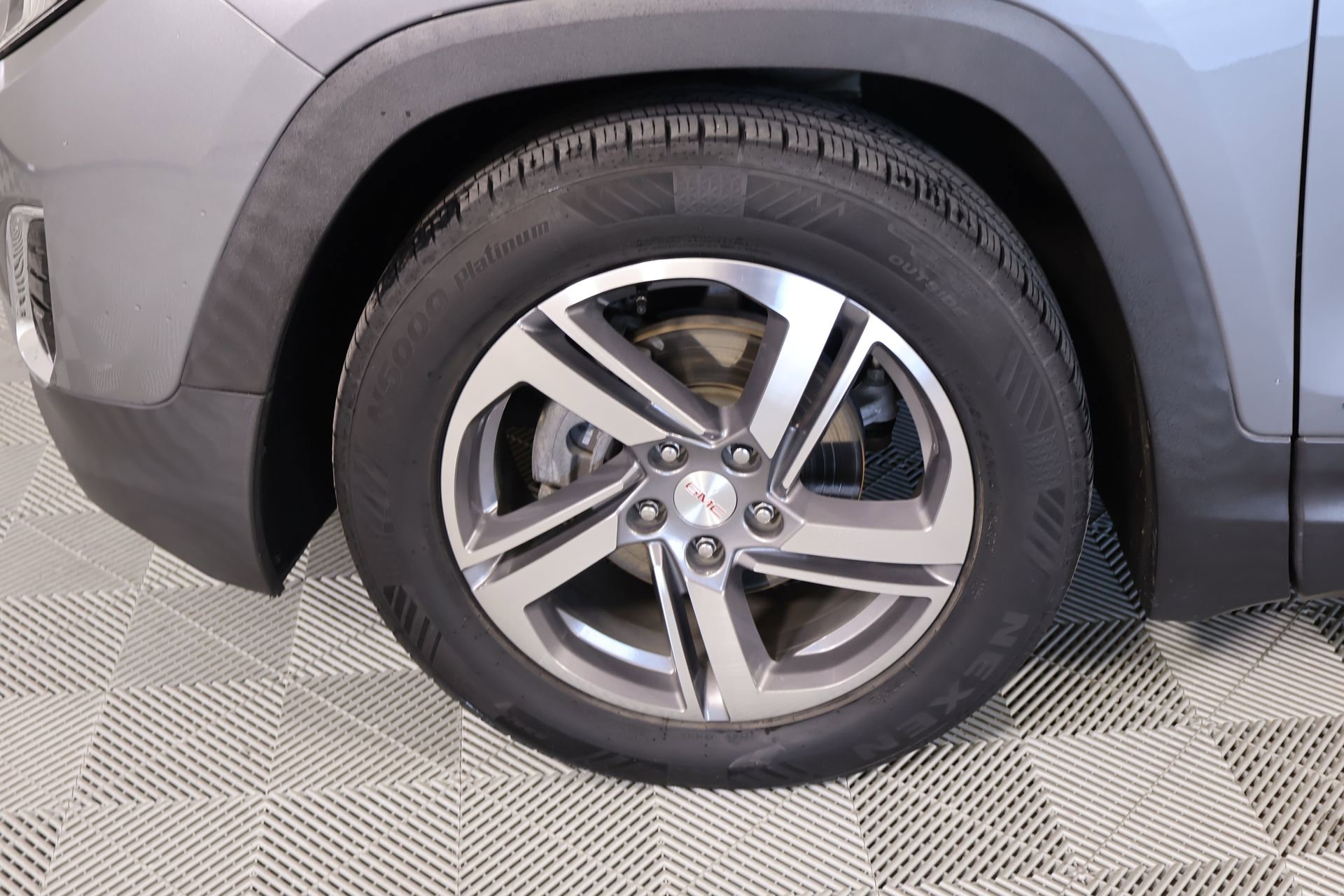 Used 2020 GMC Terrain SLT image 17