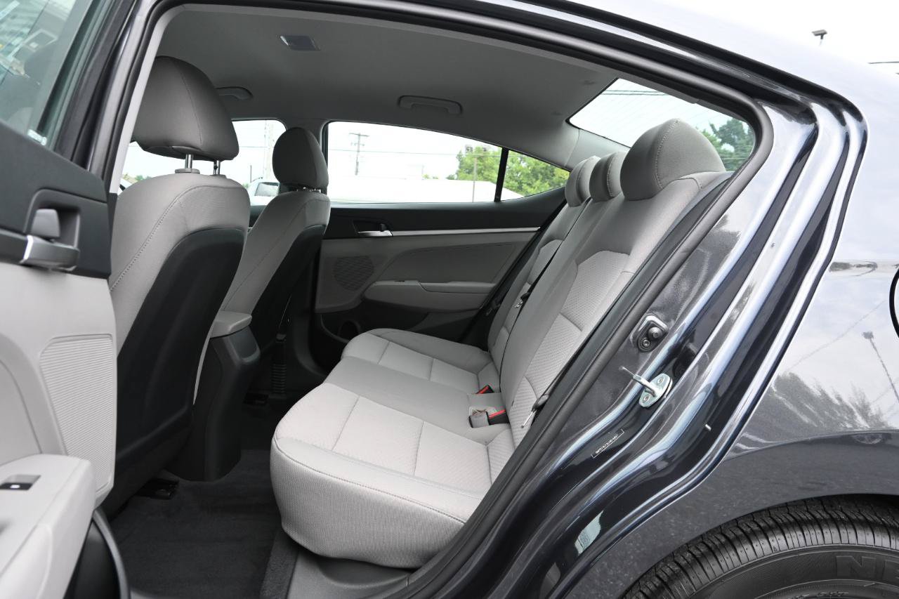 Used 2020 Hyundai Elantra SE FWD image 17