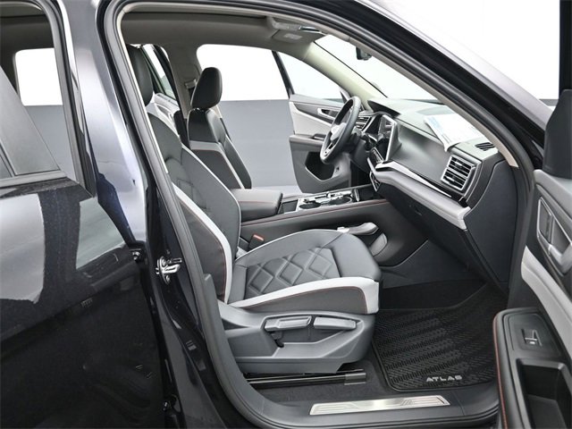 New 2026 Volkswagen Atlas Peak Edition image 14