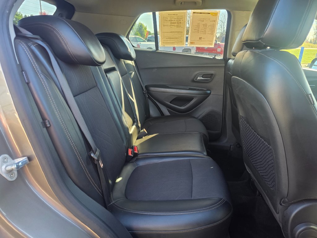 Used 2021 Chevrolet Trax LT AWD/4WD image 24