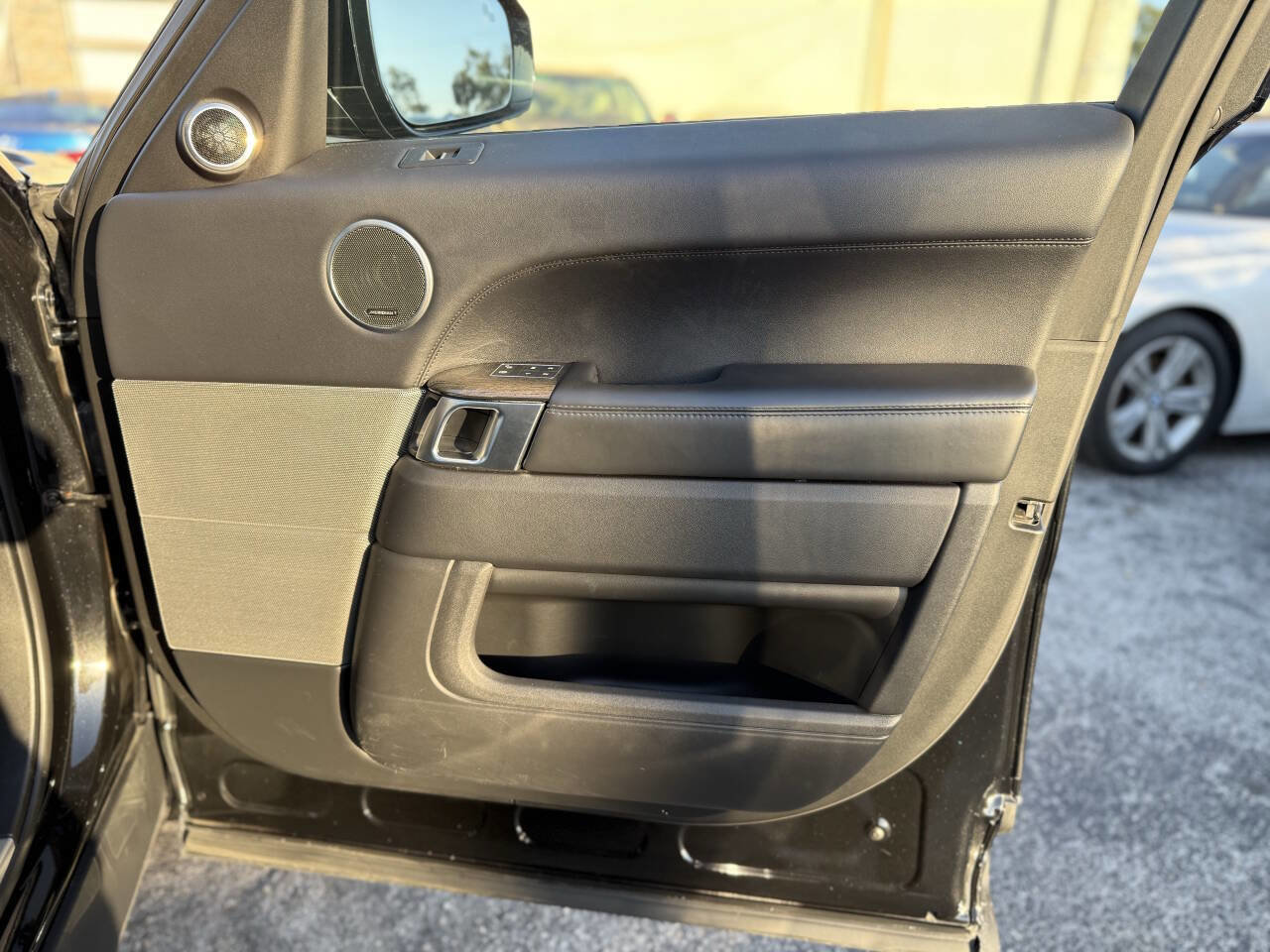 Used 2016 Land Rover Range Rover Sport HSE image 26