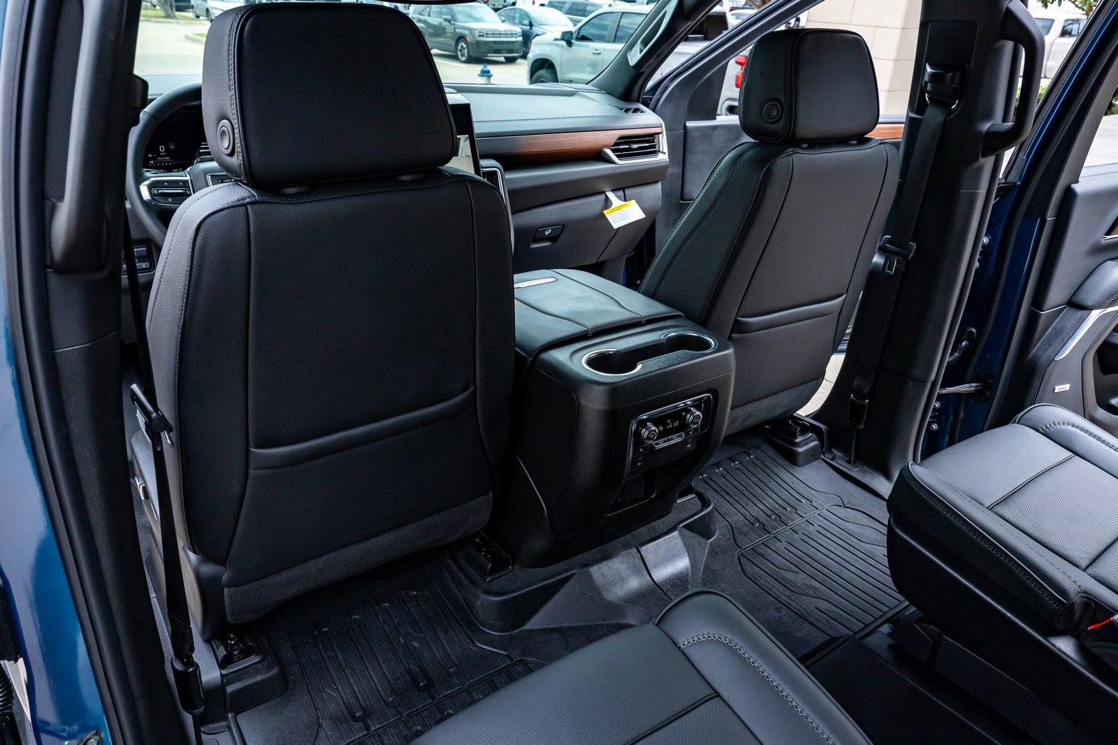 Used 2025 GMC Yukon XL Denali w/ Sun & Power Step Package AWD/4WD image 35