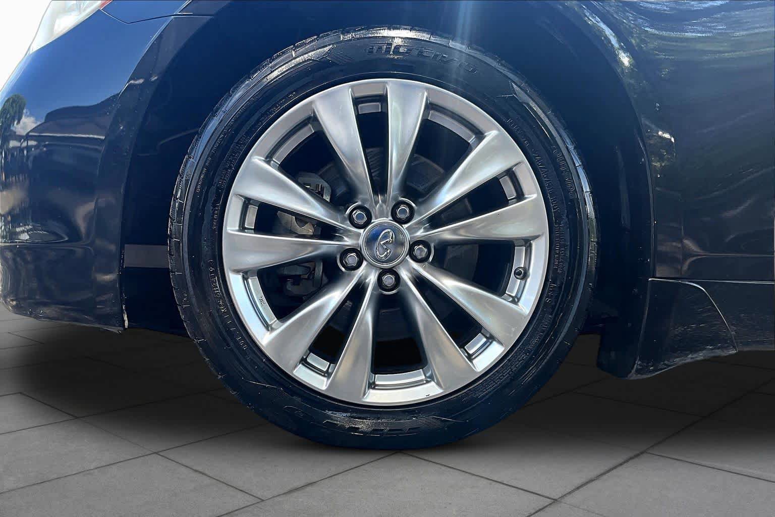 Used 2013 INFINITI M37 w/ Premium Pkg RWD image 10