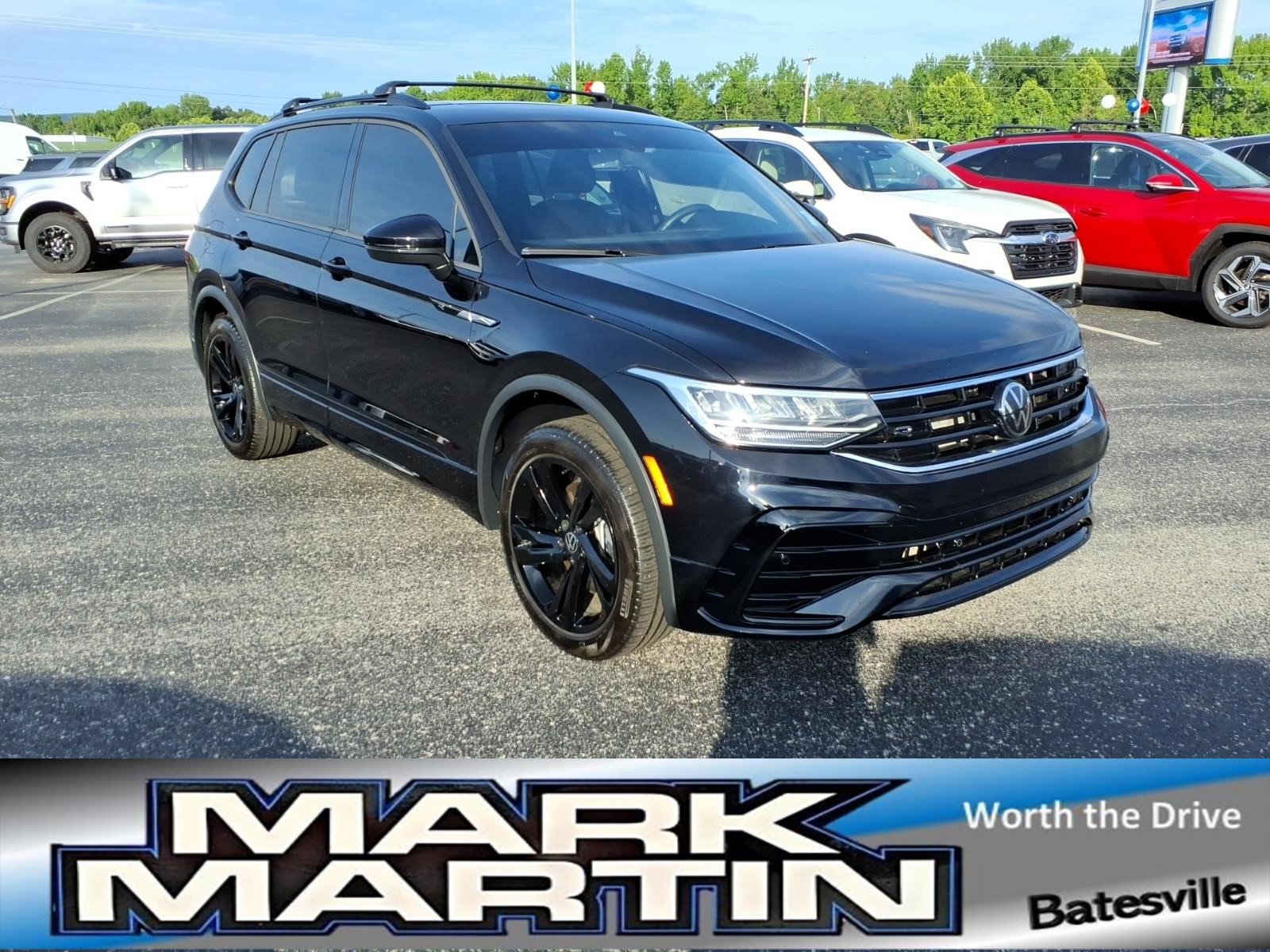 Used 2024 Volkswagen Tiguan SE R-Line AWD/4WD image 1