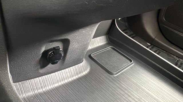 Used 2024 Toyota Sienna XLE image 34