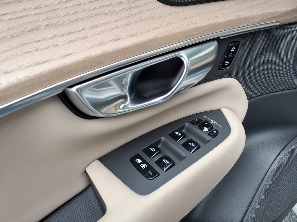 Certified 2026 Volvo XC90 B6 Plus AWD/4WD image 10