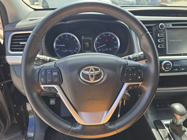 Used 2017 Toyota Highlander Plus AWD/4WD image 30