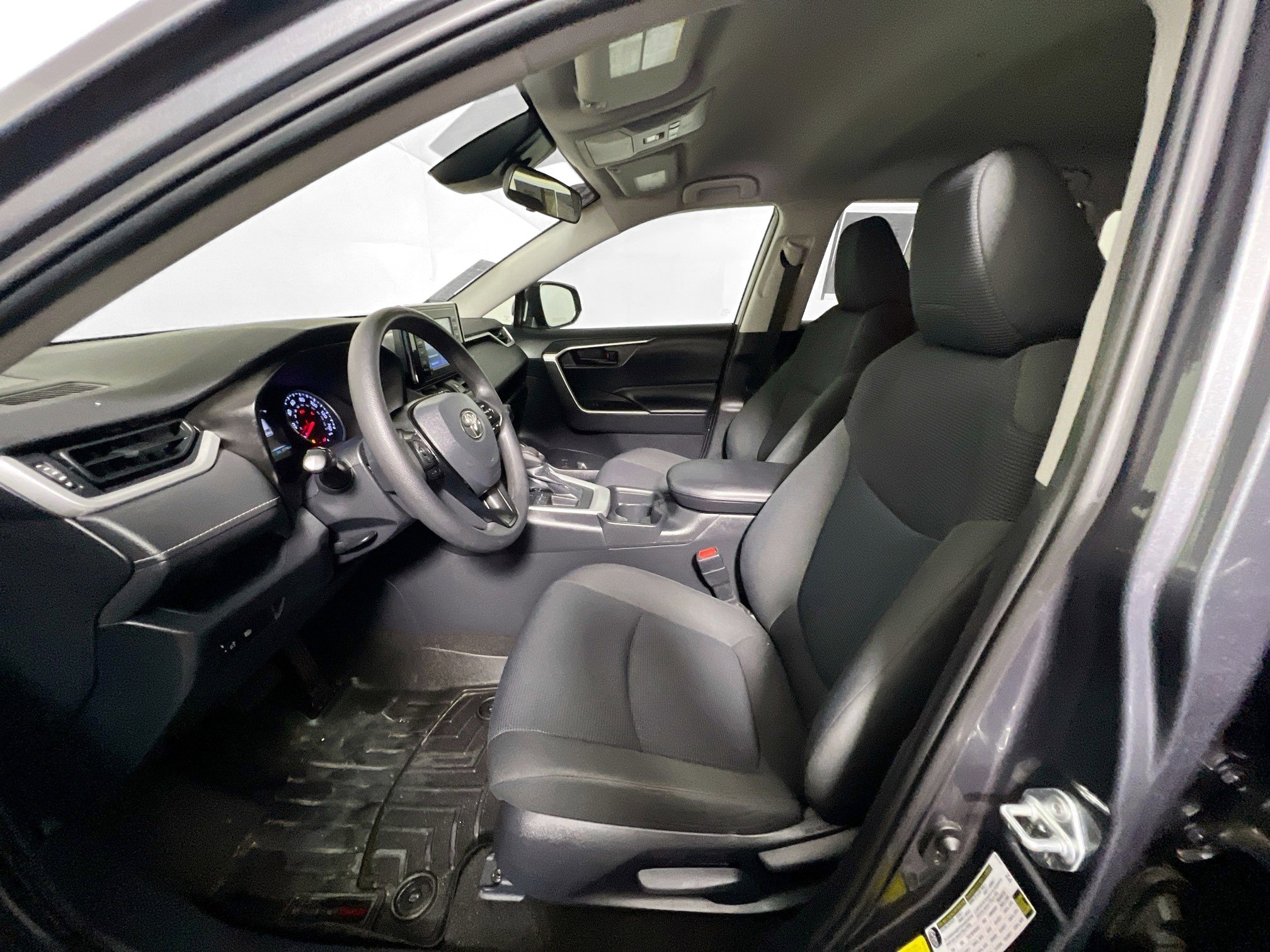 Used 2019 Toyota RAV4 LE FWD image 14