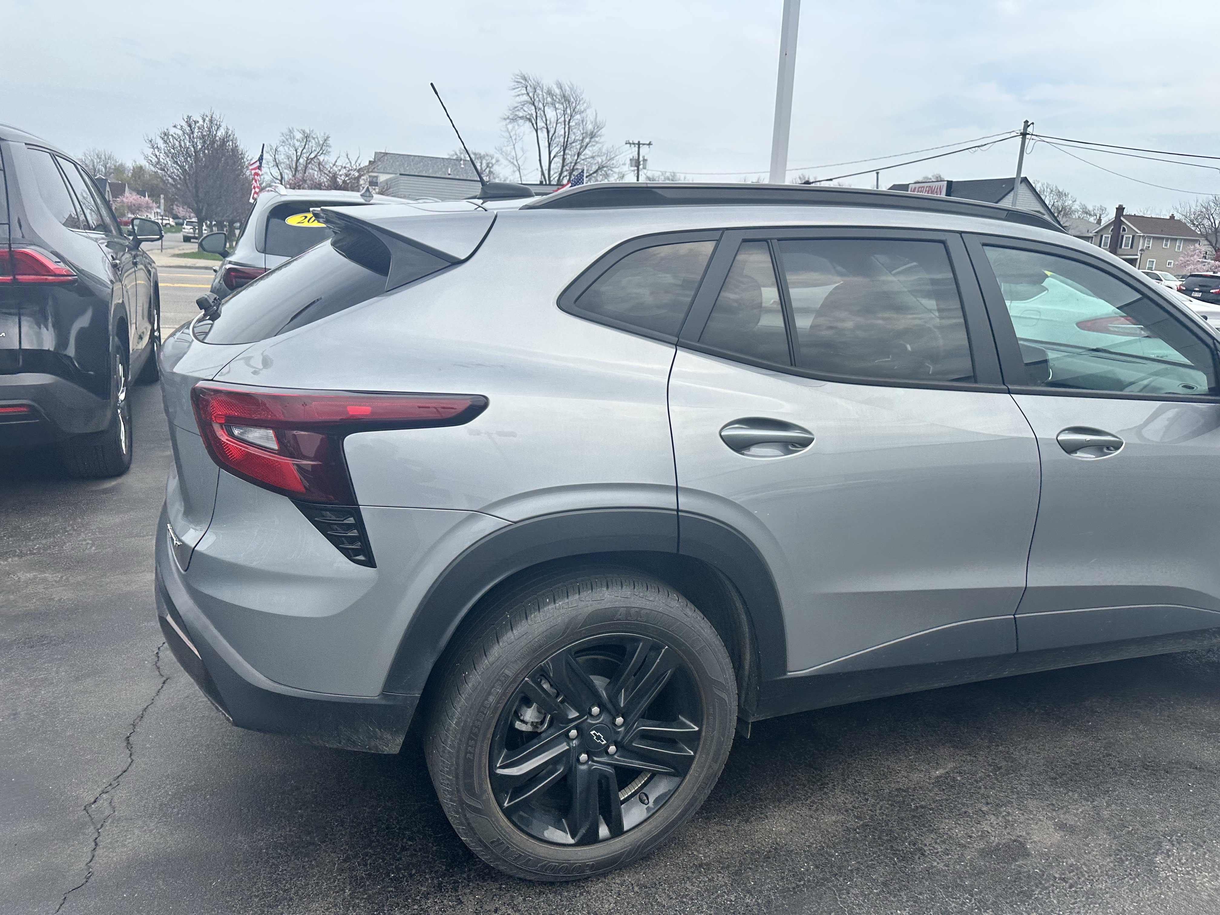 Used 2024 Chevrolet Trax ACTIV w/ Sunroof Package image 9