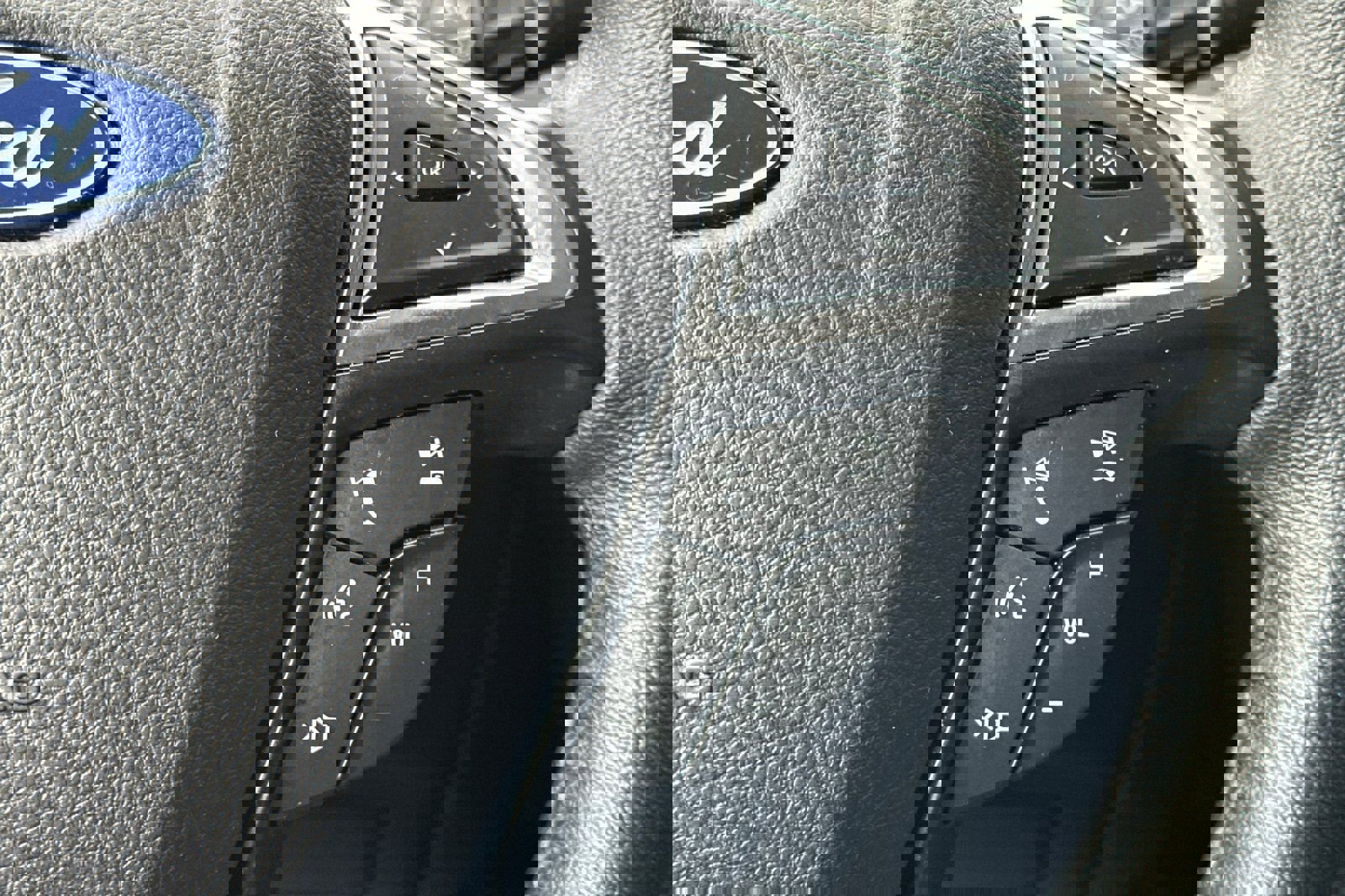 Used 2024 Ford Edge Titanium image 29