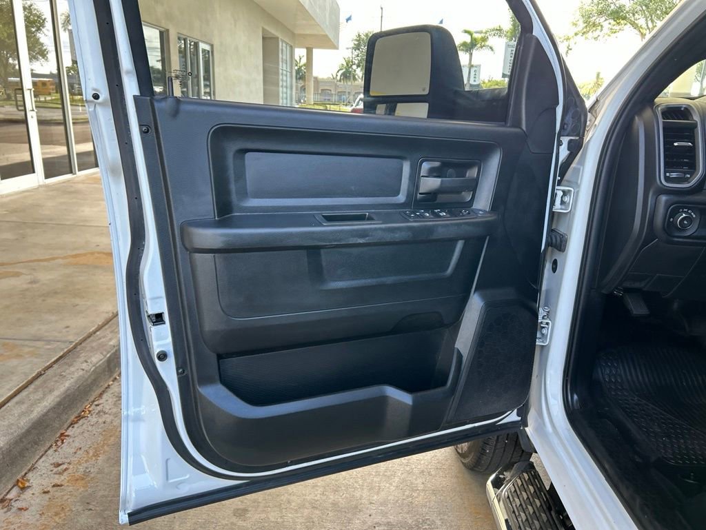Used 2023 RAM 3500 Tradesman w/ Chrome Appearance Group AWD/4WD image 39