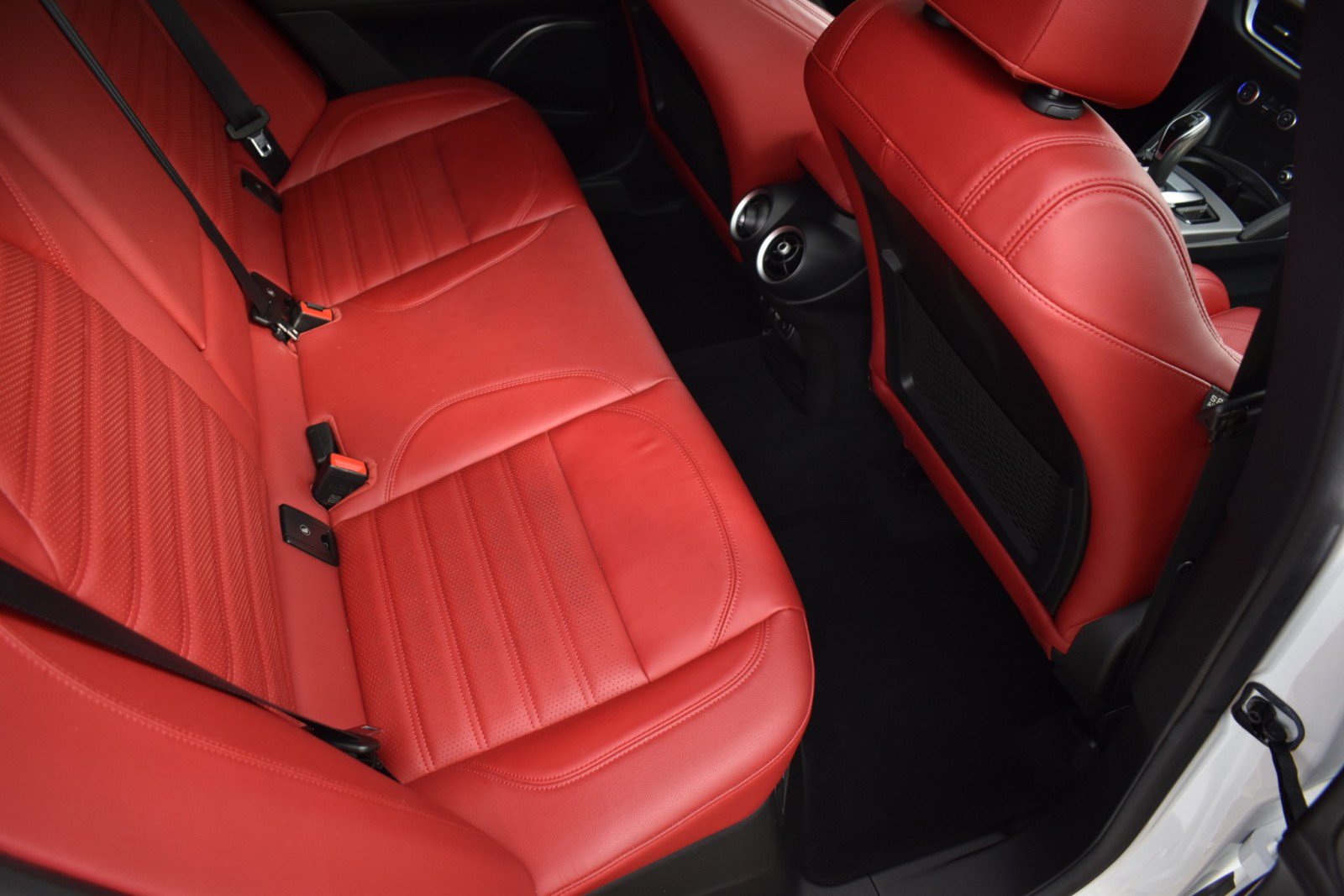 Used 2022 Alfa Romeo Stelvio Veloce AWD/4WD image 33