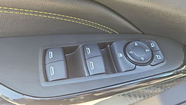 Used 2025 Chevrolet Trax LT w/ Sunroof Package FWD image 23