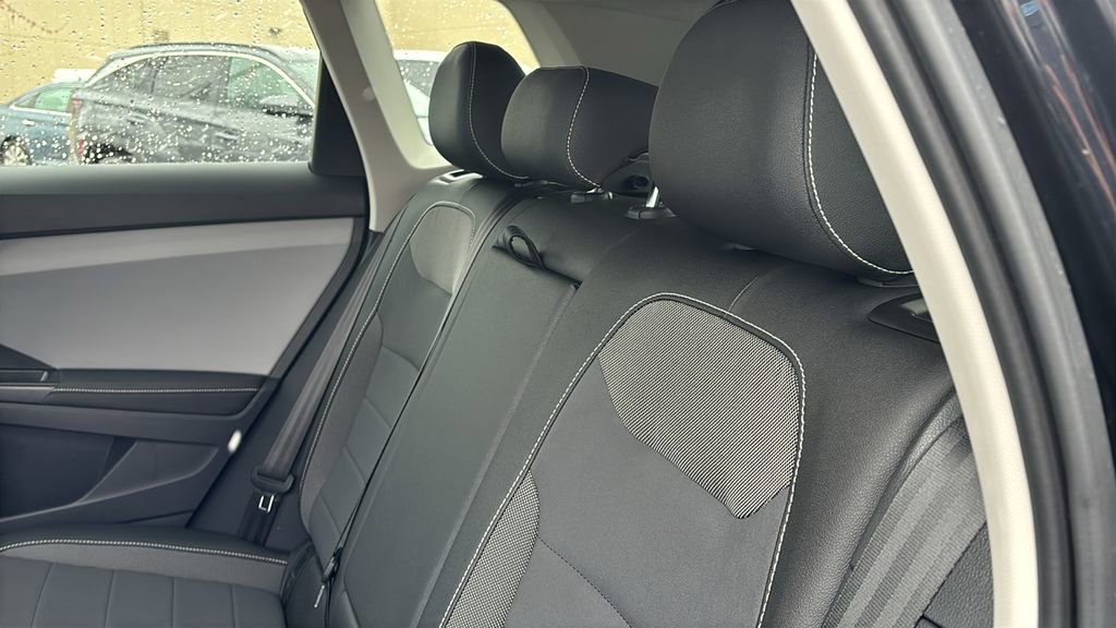 Used 2024 Volkswagen Taos SE image 30