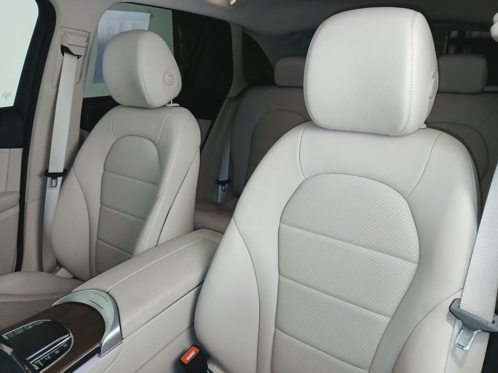 Used 2022 Mercedes-Benz GLC 300 4MATIC image 11
