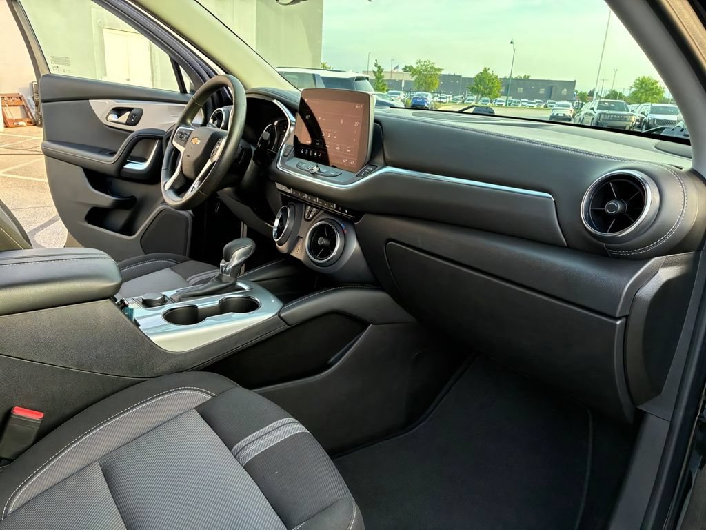Used 2025 Chevrolet Blazer LT AWD/4WD image 30