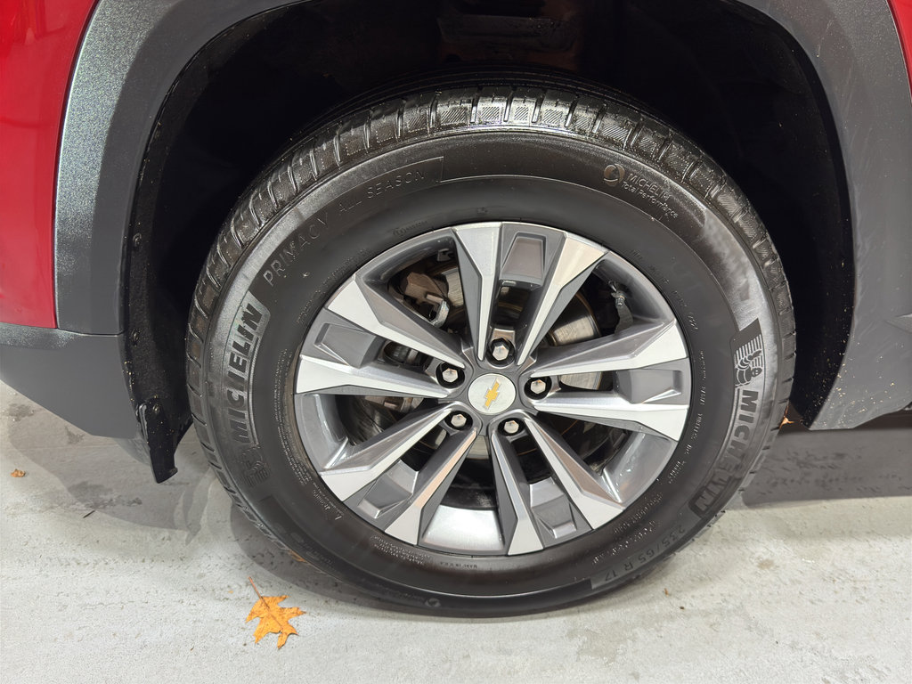 Used 2025 Chevrolet Equinox LT w/ Convenience Package II image 10