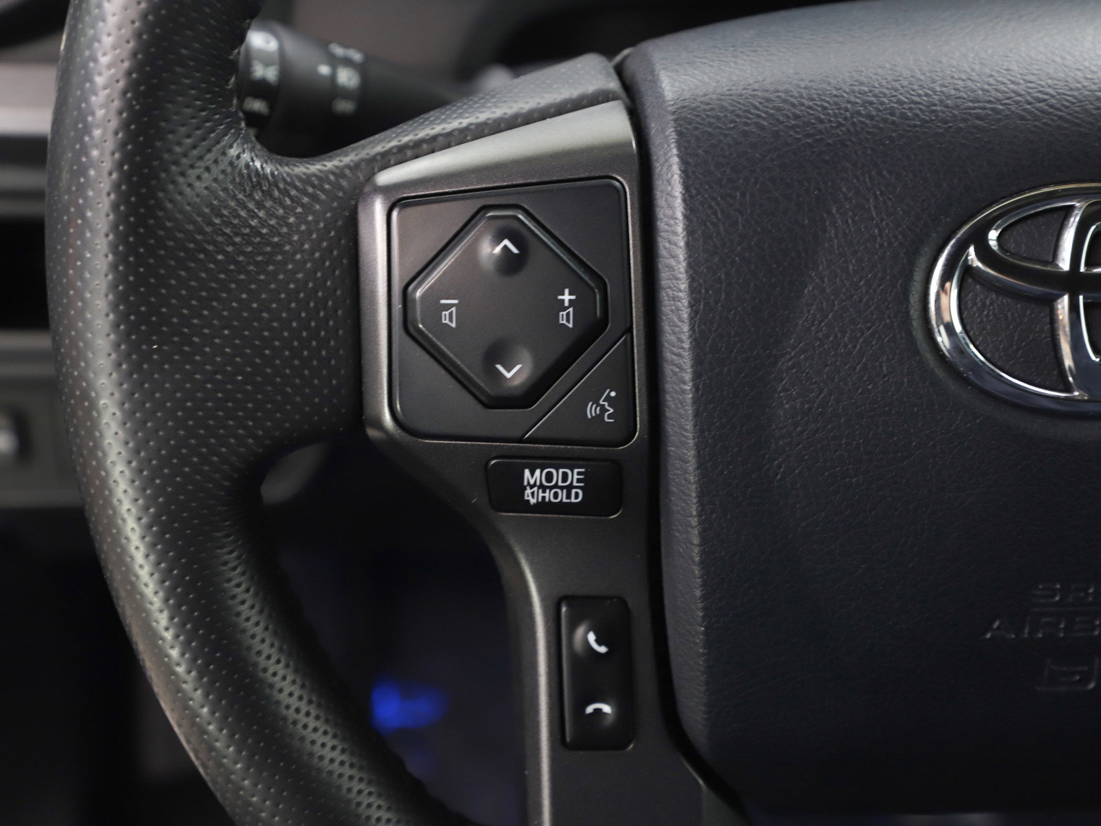Used 2017 Toyota Tacoma TRD Sport w/ Tow Package (A/T) image 18