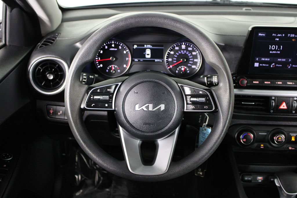 Used 2023 Kia Forte LXS w/ LXS Technology Package image 7