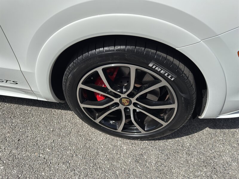 Used 2022 Porsche Cayenne GTS AWD/4WD image 11
