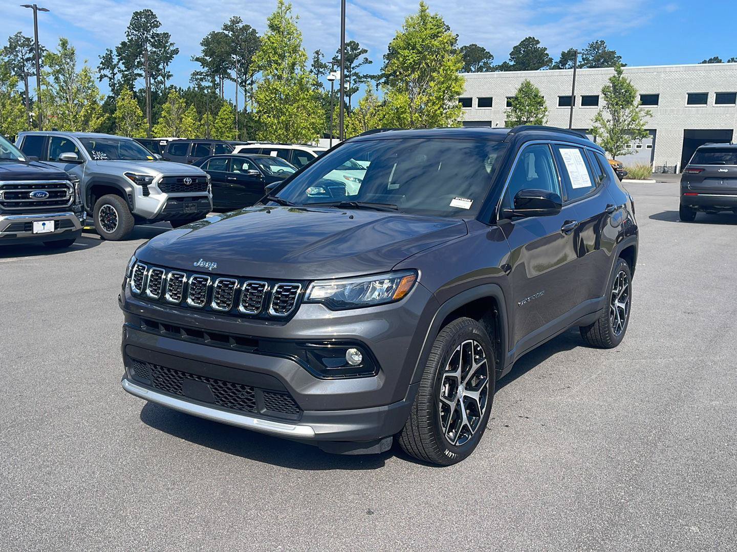 Used 2024 Jeep Compass Limited AWD/4WD image 3