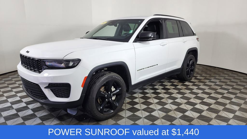 Used 2023 Jeep Grand Cherokee Altitude image 3