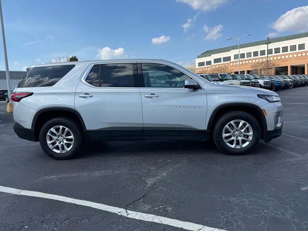 Used 2022 Chevrolet Traverse LS image 3