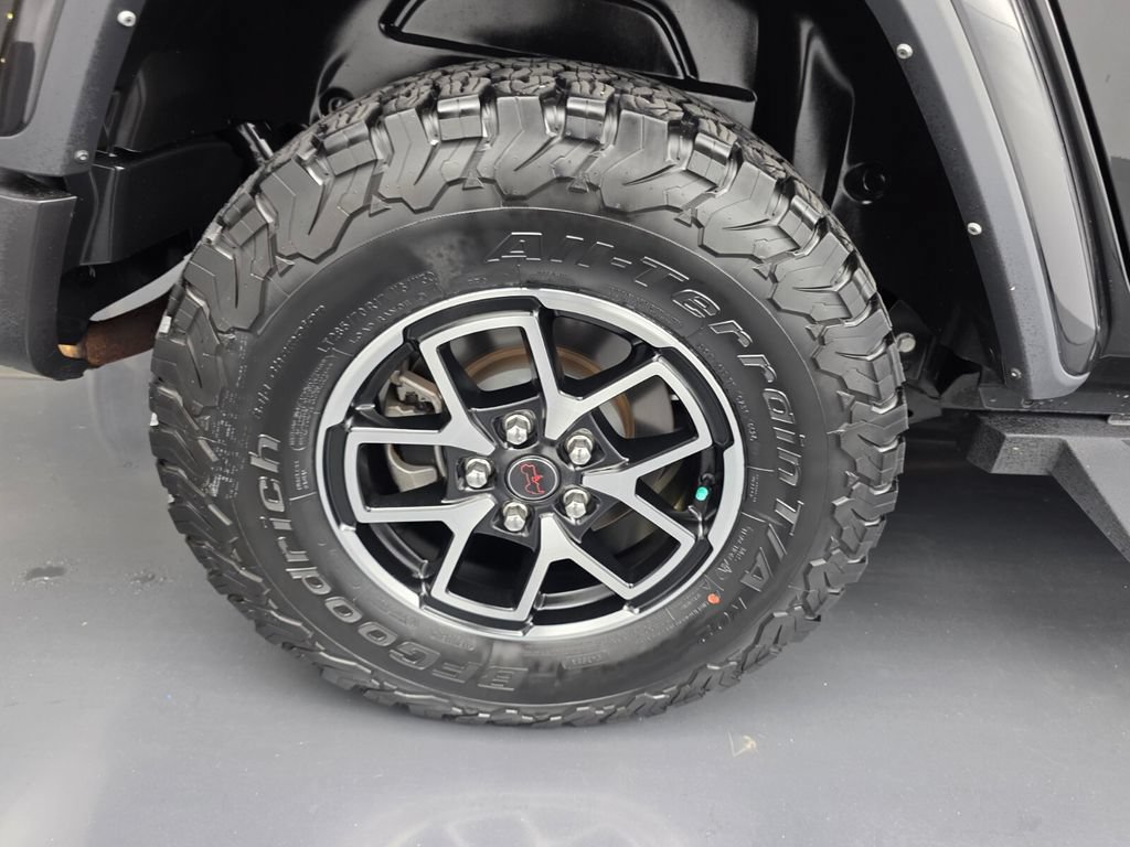 Used 2024 Jeep Wrangler Unlimited Sahara w/ Technology Group AWD/4WD image 16