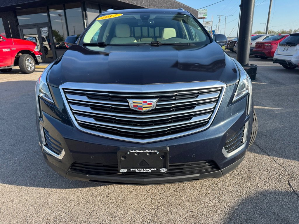 Used 2017 Cadillac XT5 Luxury w/ Driver Awareness Package FWD image 3