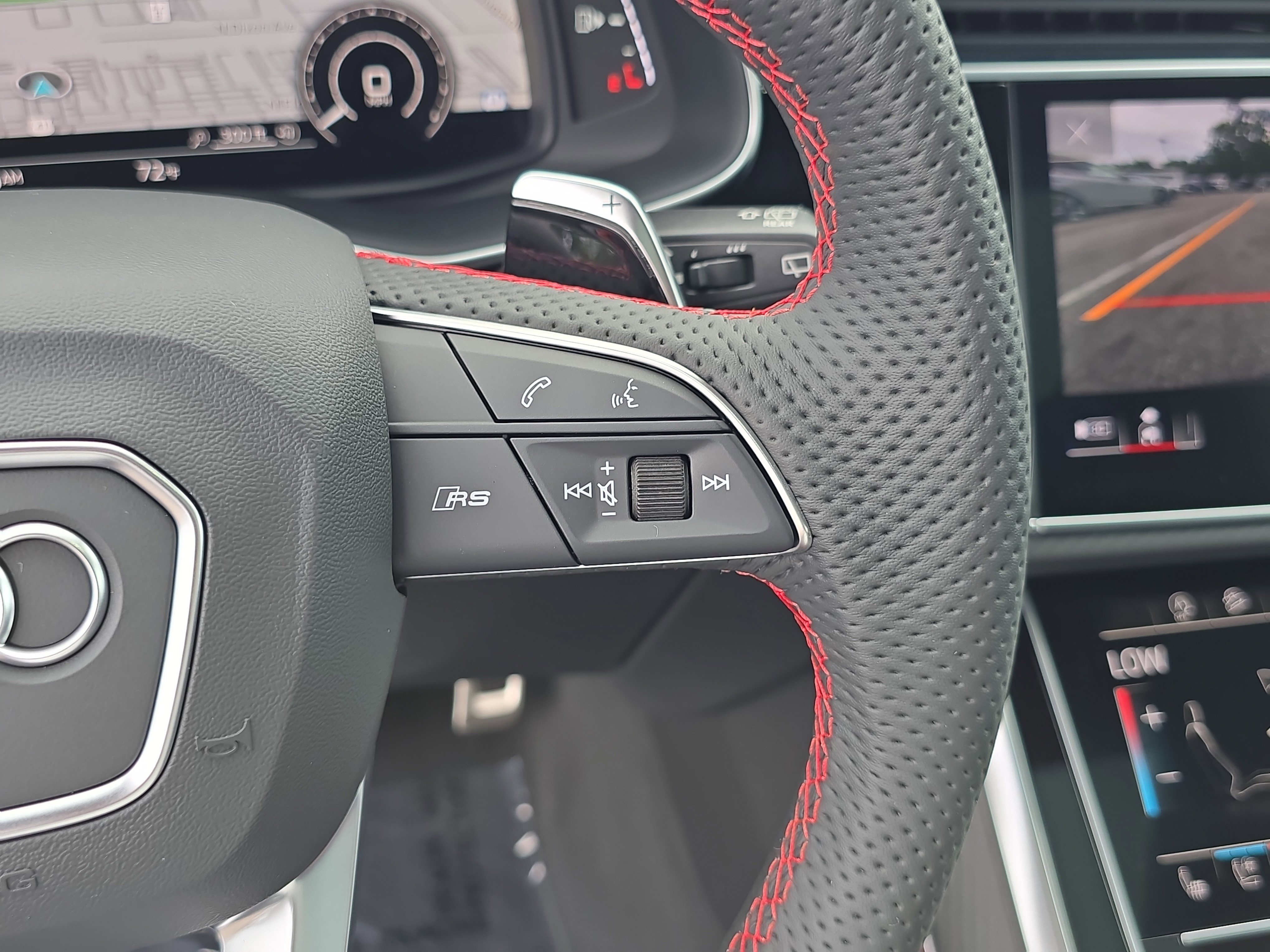 New 2025 Audi RS Q8 performance image 31