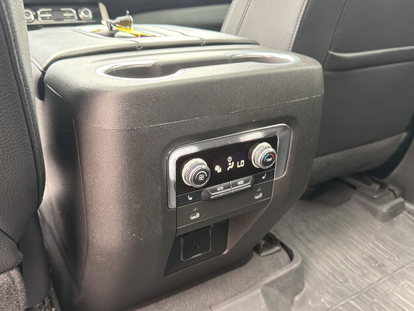Used 2022 GMC Yukon Denali AWD/4WD image 18