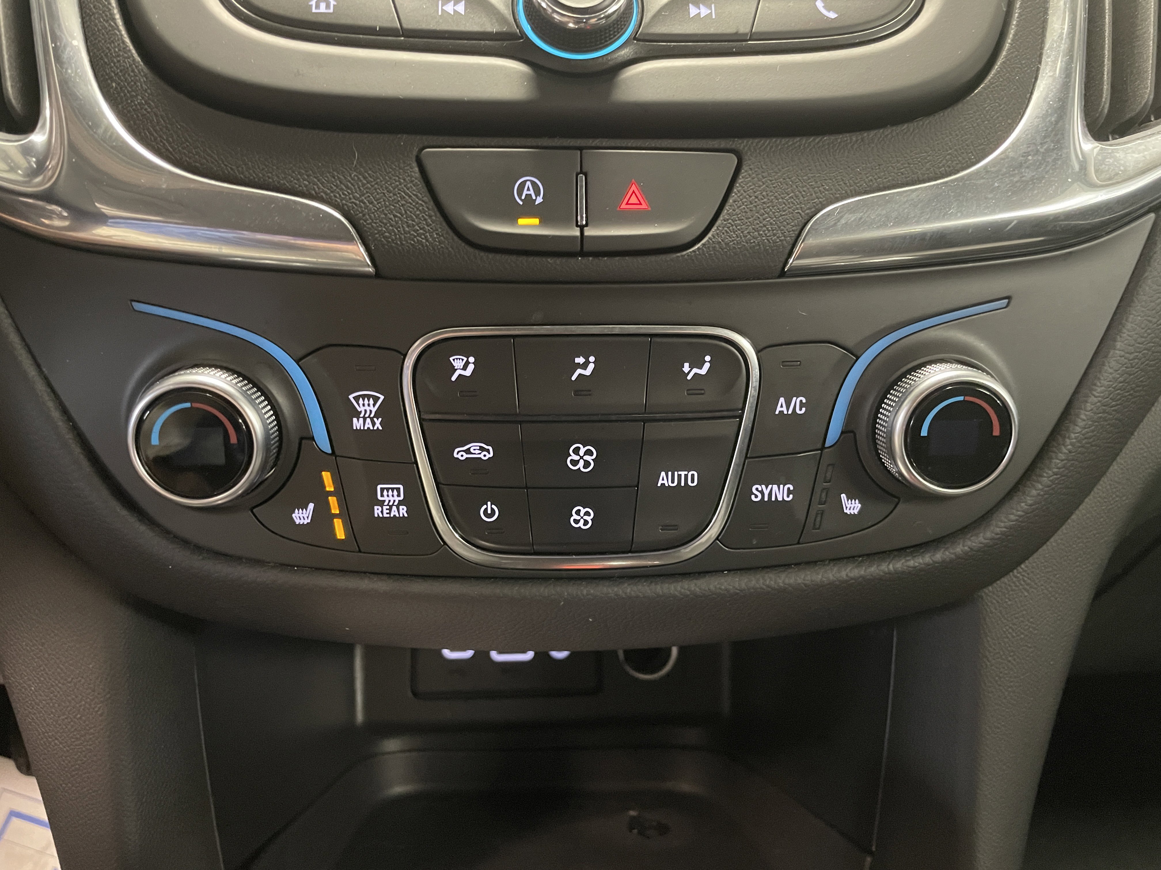 Used 2023 Chevrolet Equinox LT image 12