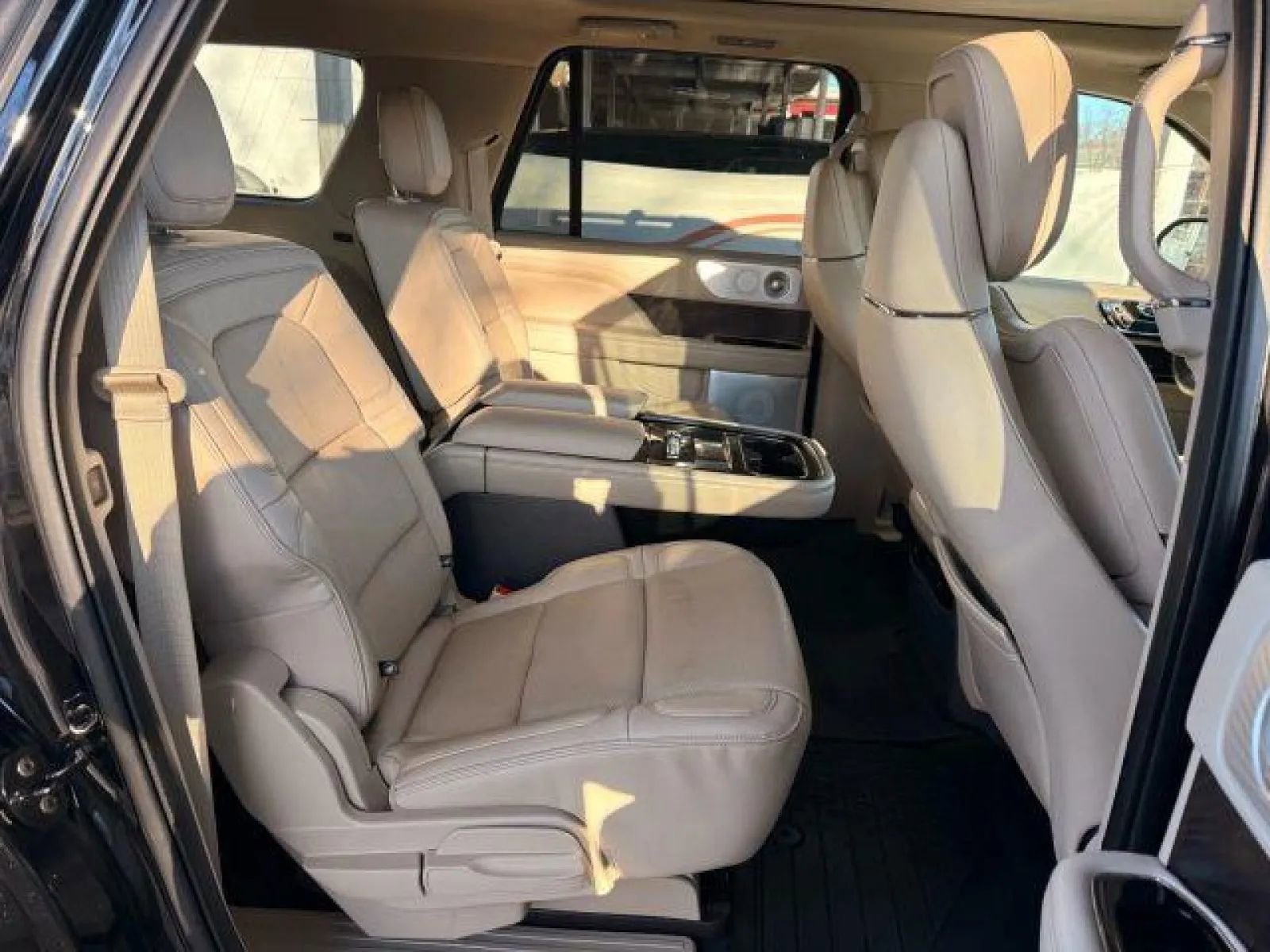 Used 2018 Lincoln Navigator L Reserve w/ Technology Package image 22