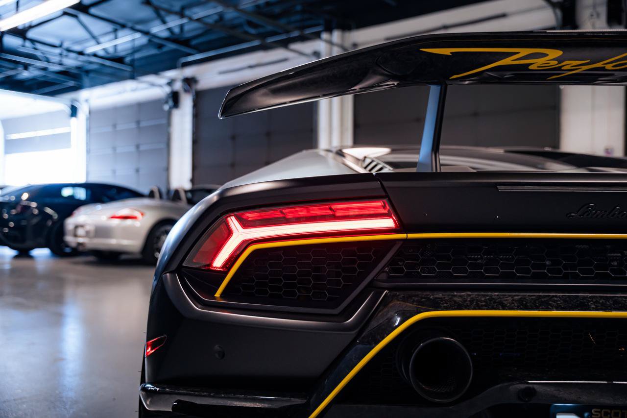 Used 2018 Lamborghini Huracan AWD/4WD image 58