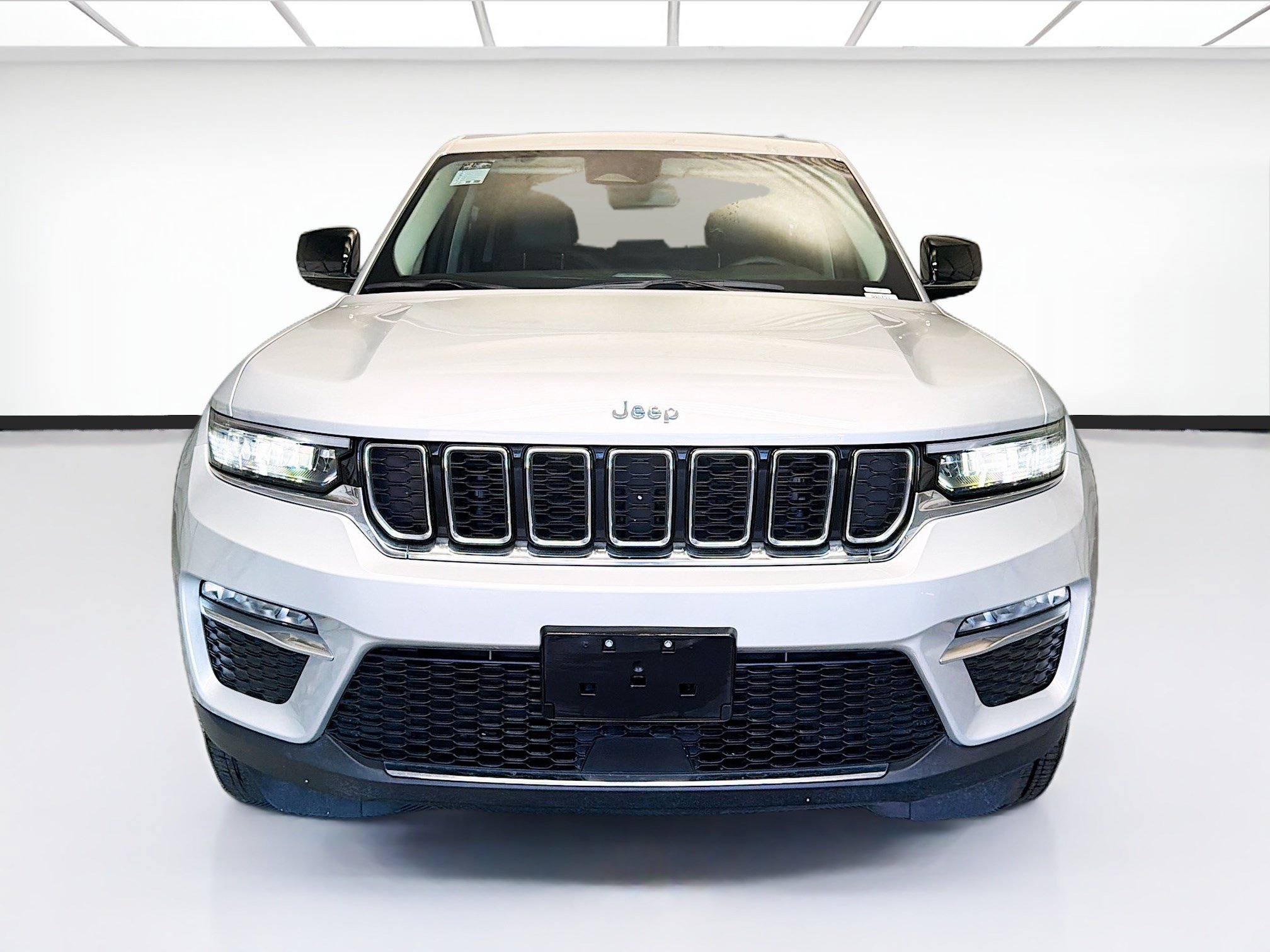 Used 2023 Jeep Grand Cherokee 4WD 4xe image 2
